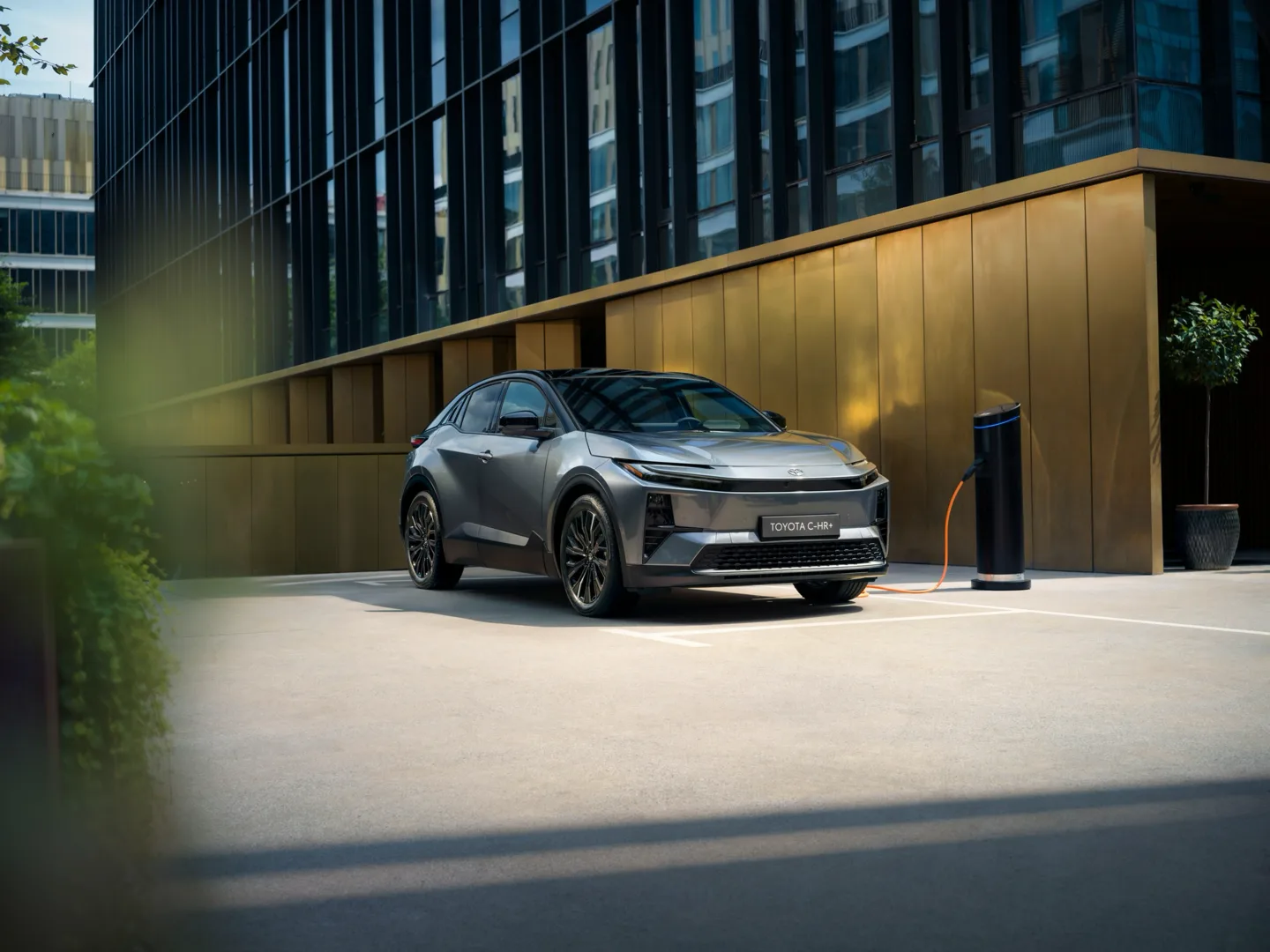 Toyota C-HR+ — foto 4