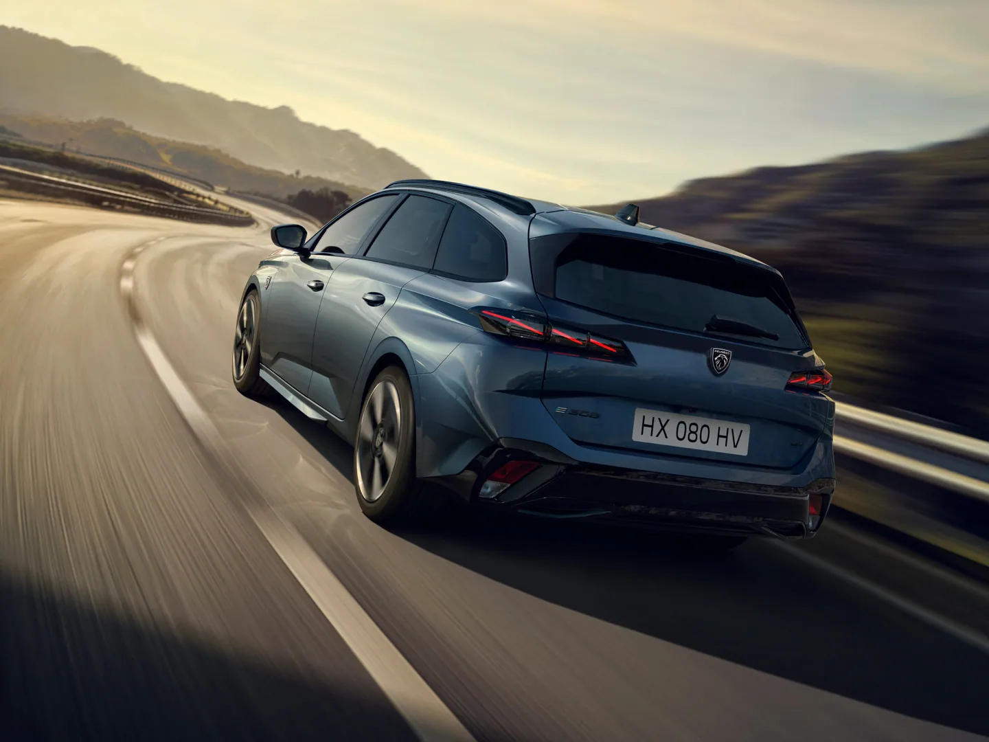 Peugeot e-308 SW — foto 2