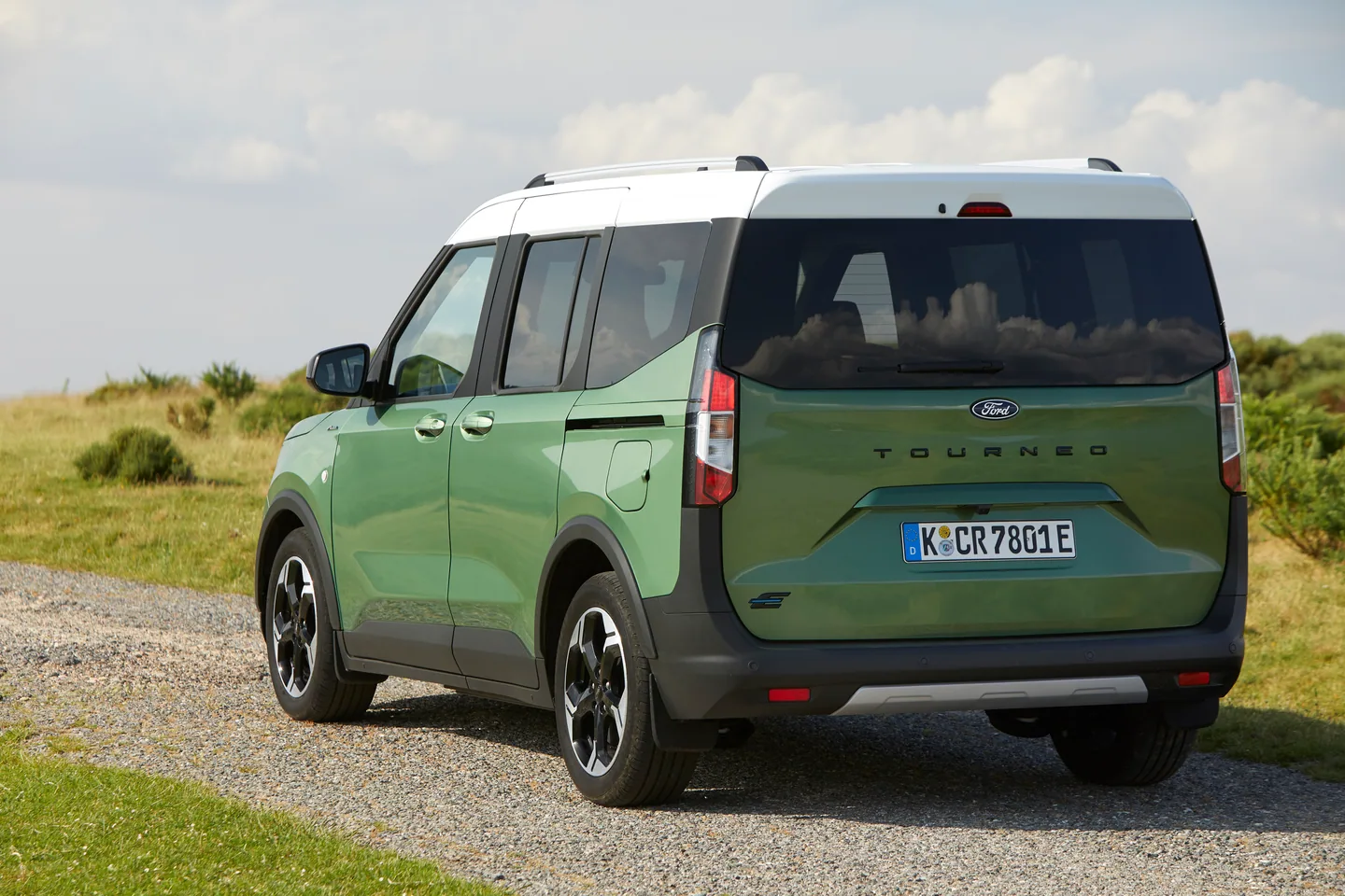 Ford E-Tourneo Courier — foto 2