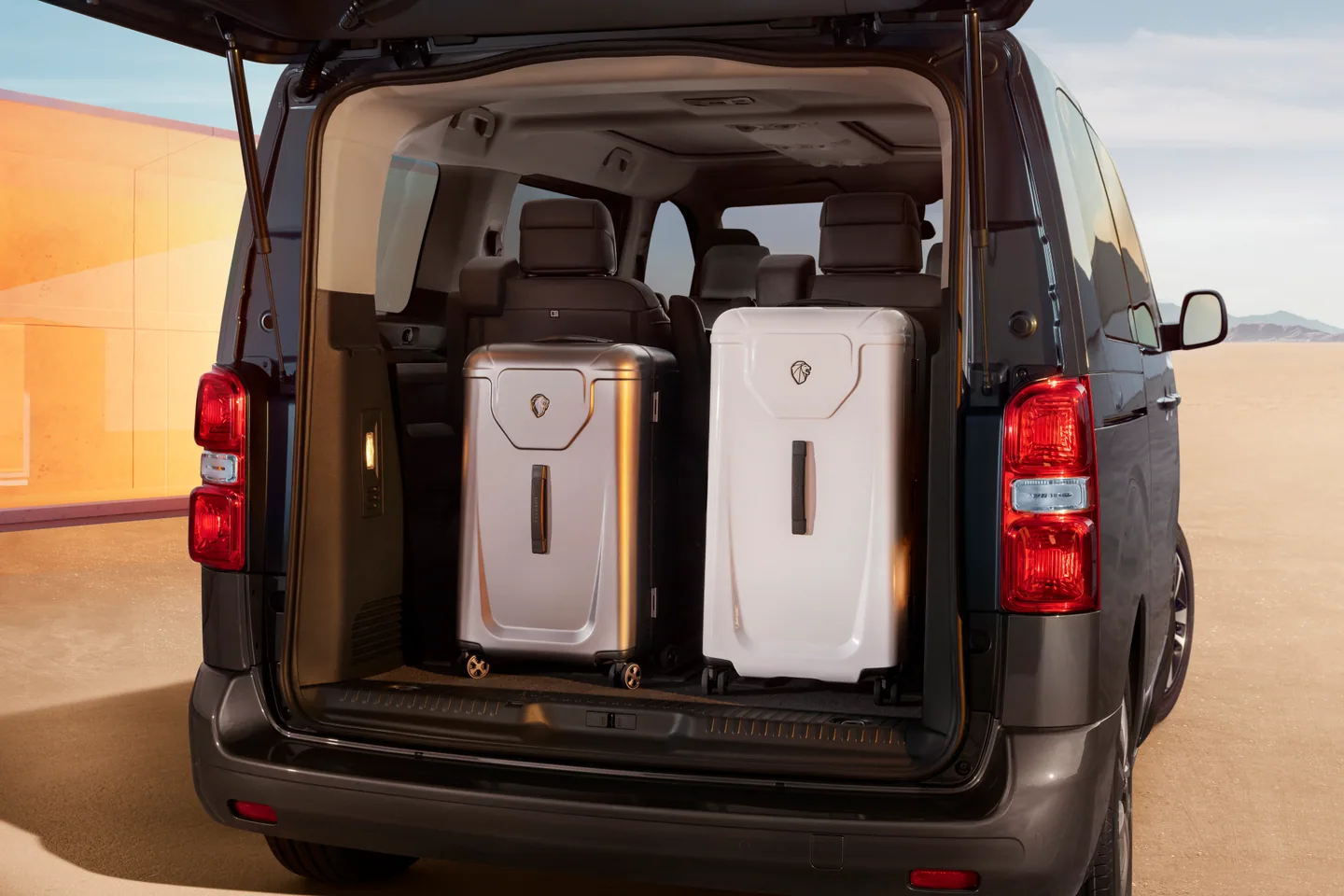 Peugeot E-Traveller — foto 3