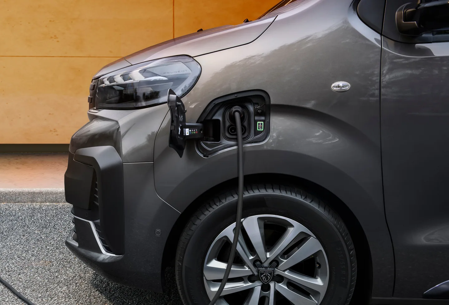 Peugeot E-Traveller — foto 4