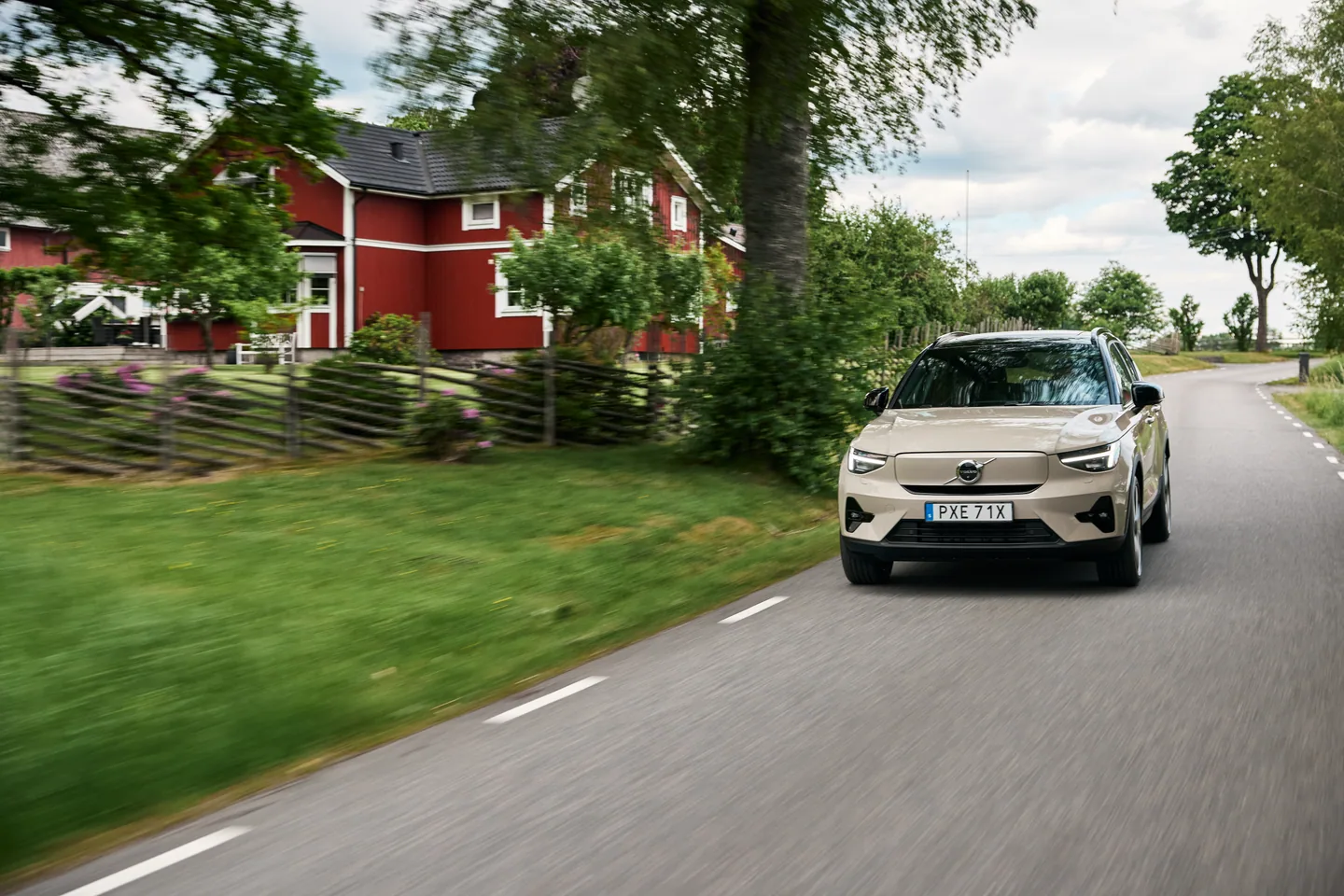 Volvo EX40 — foto 3
