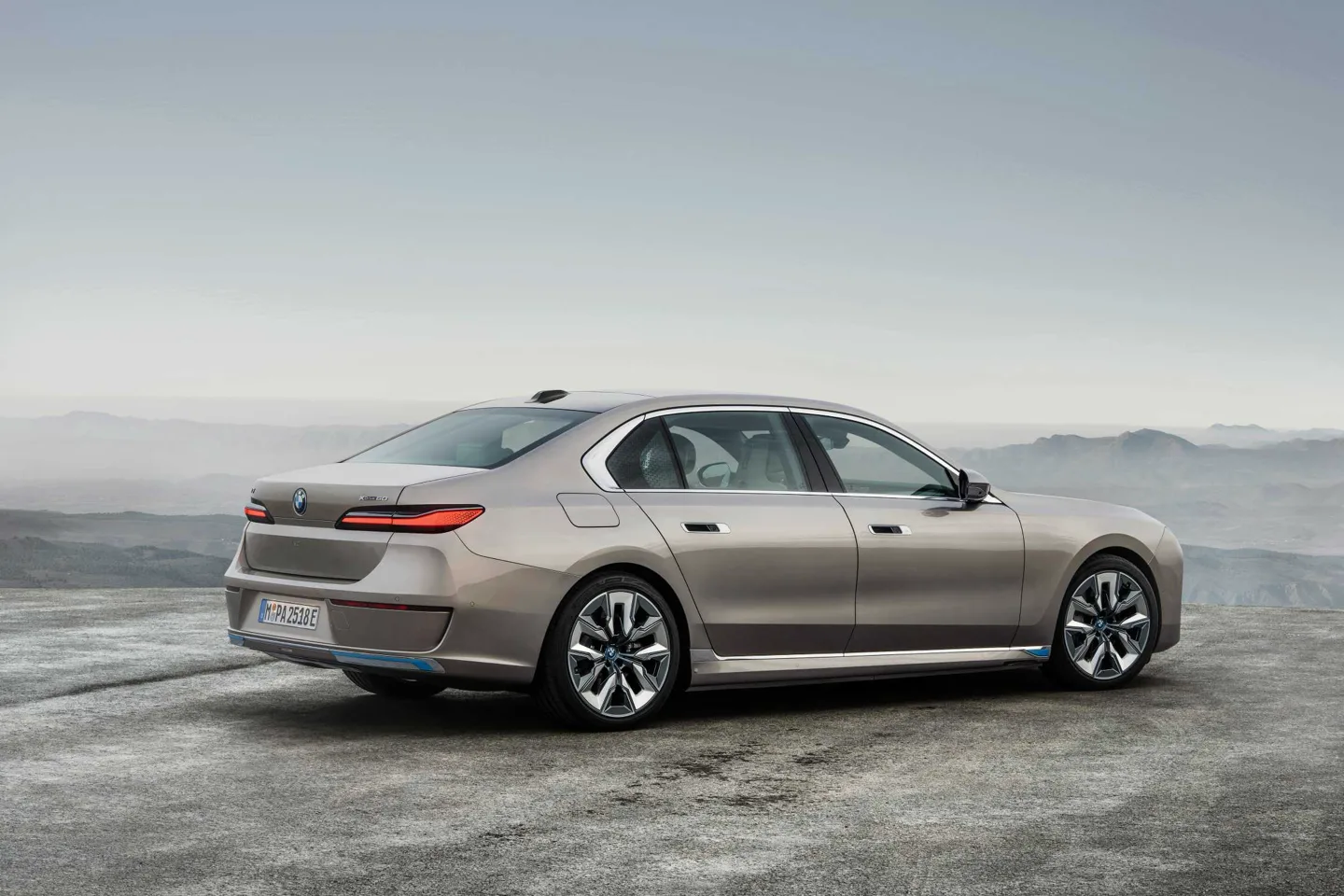 BMW i7 — foto 2