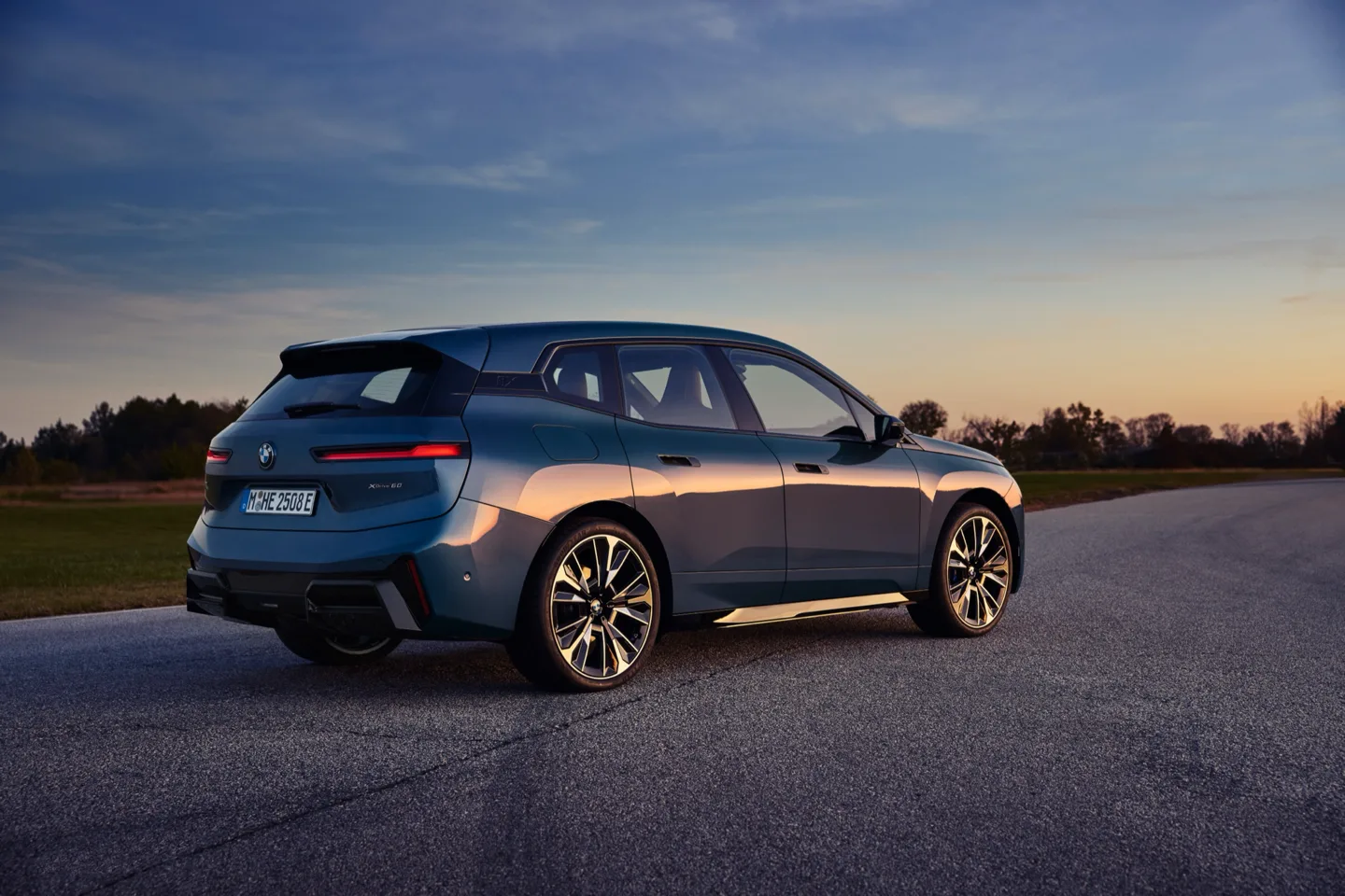 BMW iX — foto 2