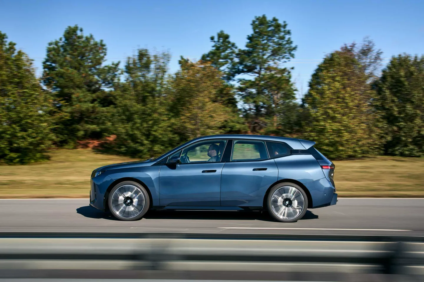 BMW iX — foto 4