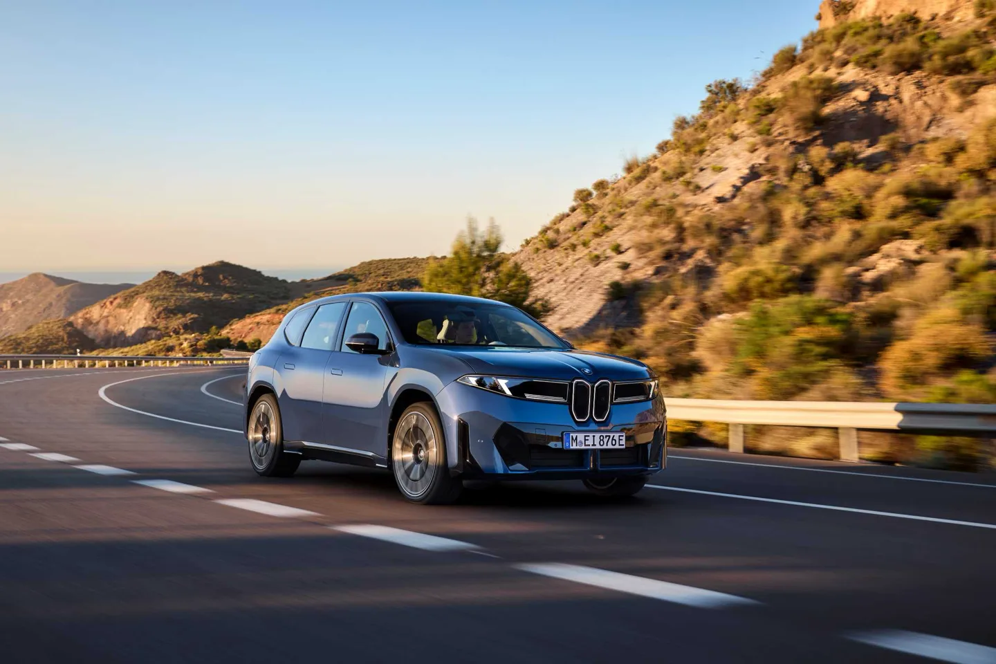 BMW iX3 — foto 4