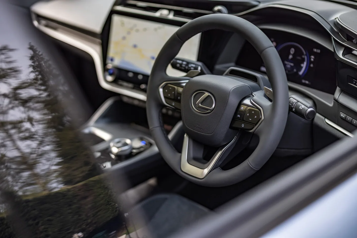 Lexus RZ — foto 3