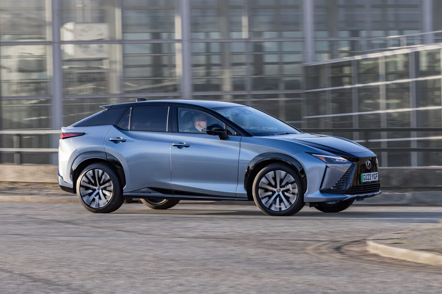 Lexus RZ — foto 4