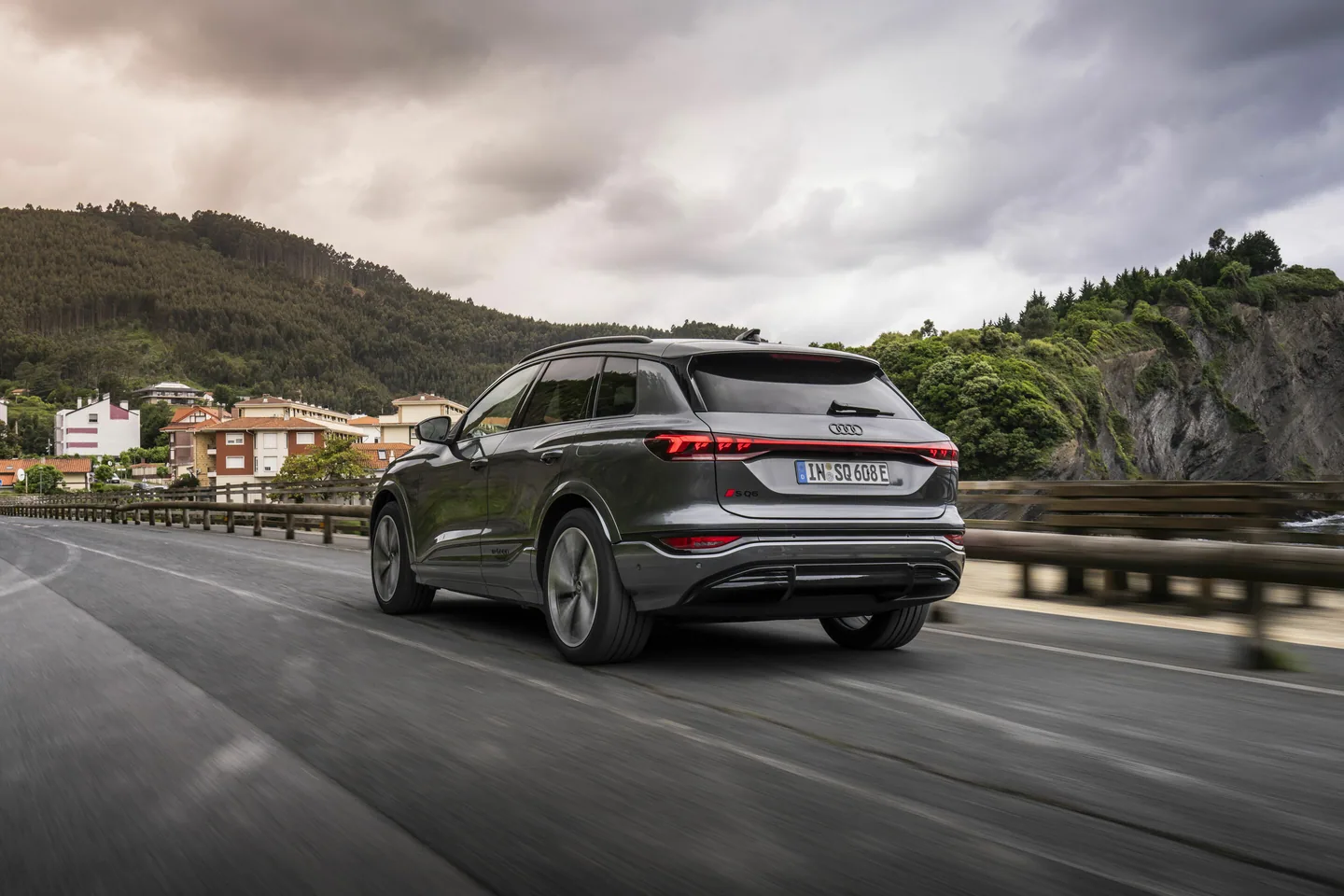 Audi SQ6 e-tron — foto 2